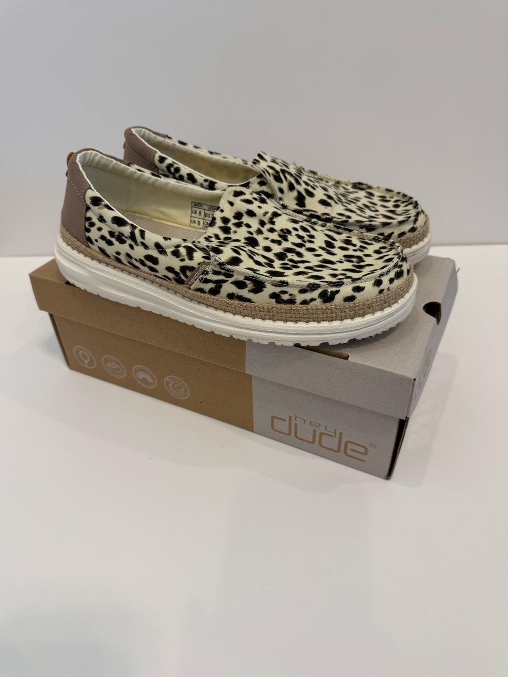 Hey Dude Women’s Misty Leopard Angora Slip-On Shoes Sz8 Casual Comfort Errands